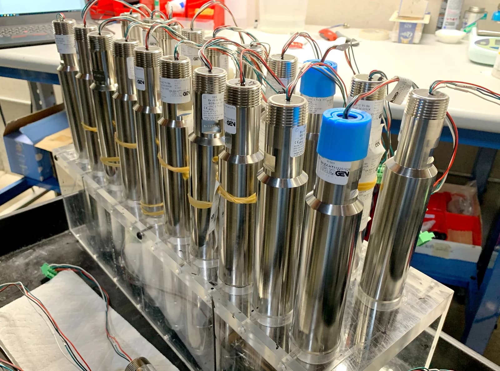 Multiple Halogen sensors connected on a water test bench