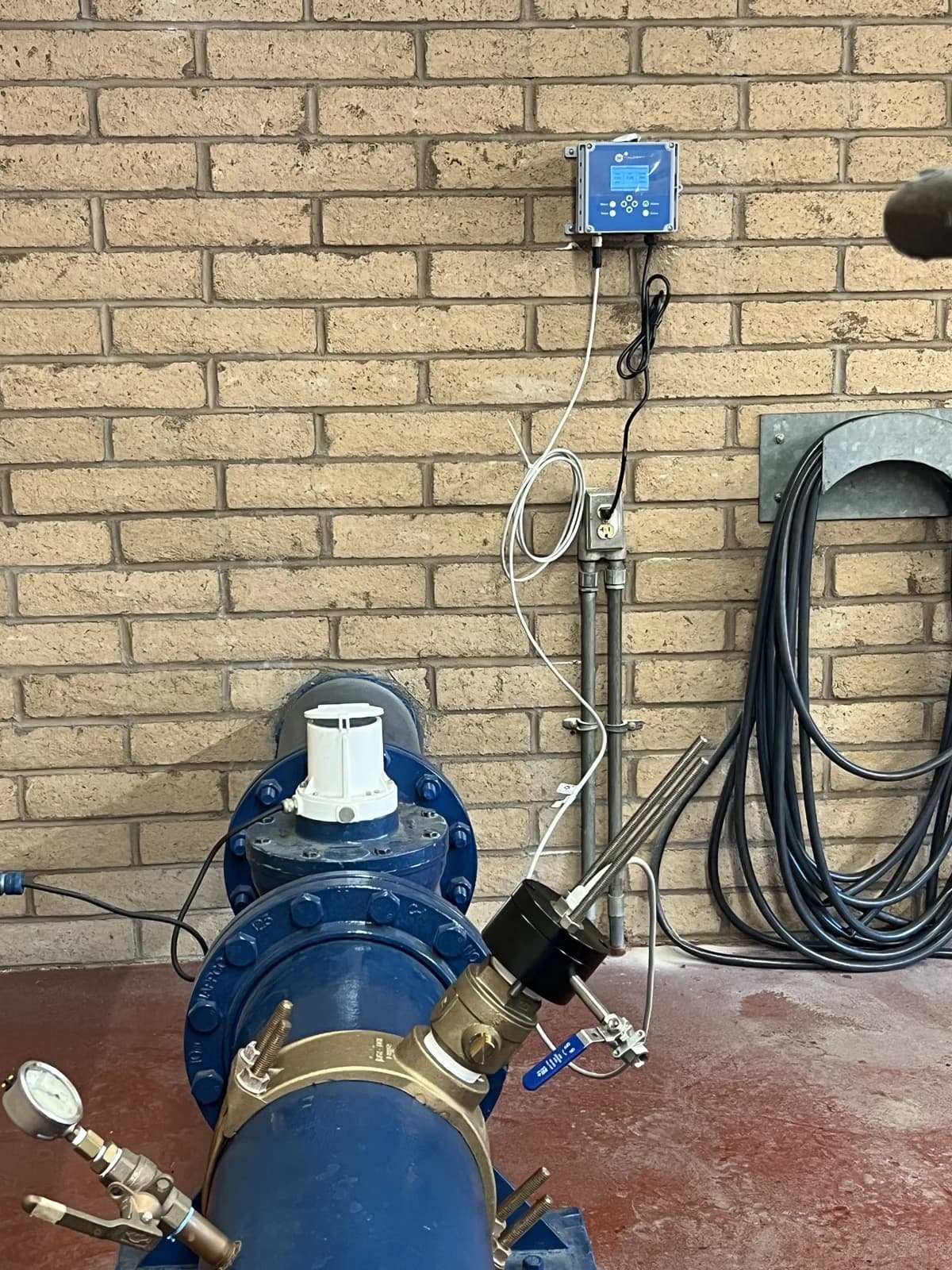 City of Whittier MP5 wet-tap sensor and wall-mounted D20 controller
